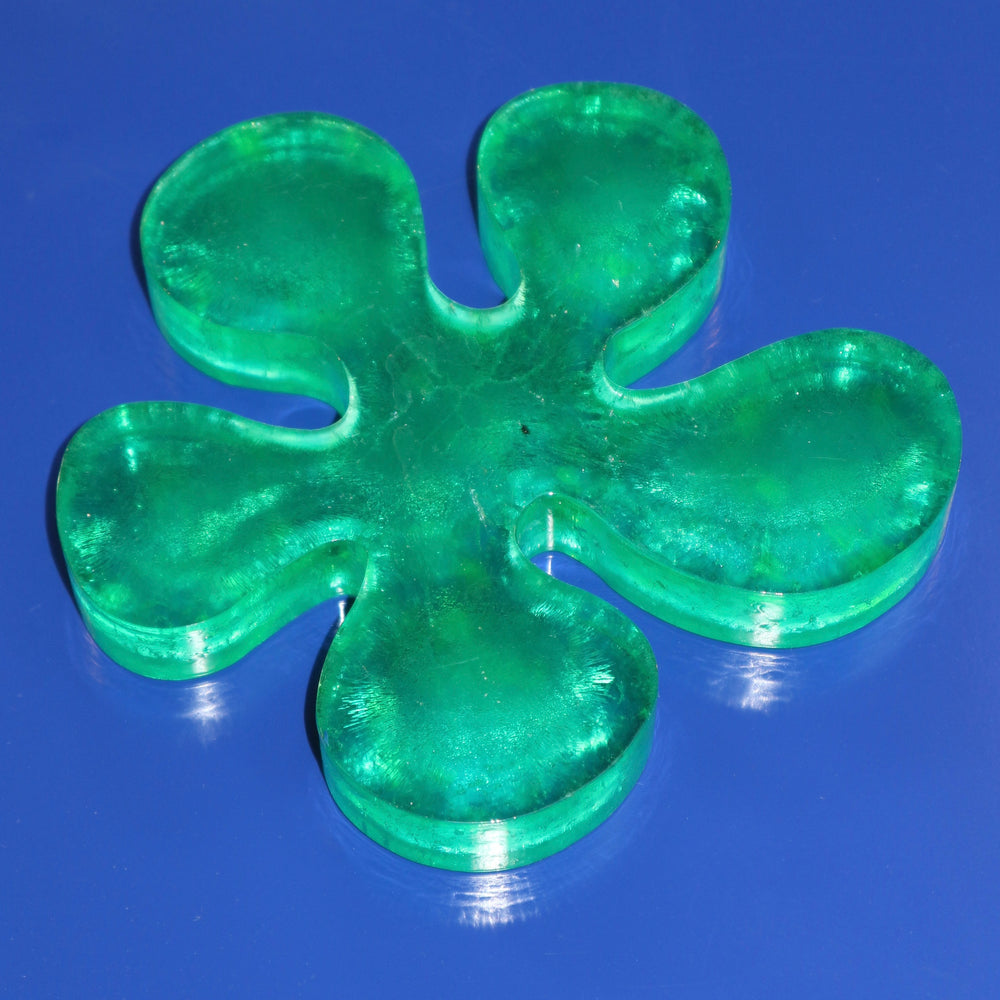 Fleur Objet in green recycled plastic